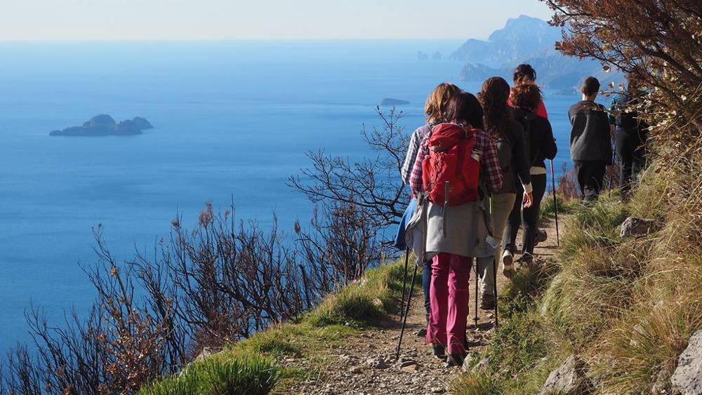 trekking_group_walking_amalficoast